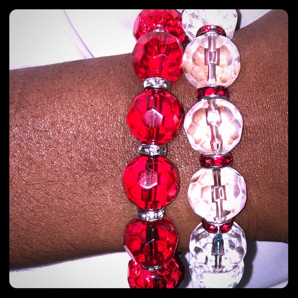 Red/white beaded bracelet